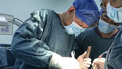 打赢脊柱結核脫貧攻堅戰——北(běi)京中衛公益基金(jīn)發起“關愛(ài)成人(rén)脊柱結核精準扶貧走基層”救助項目