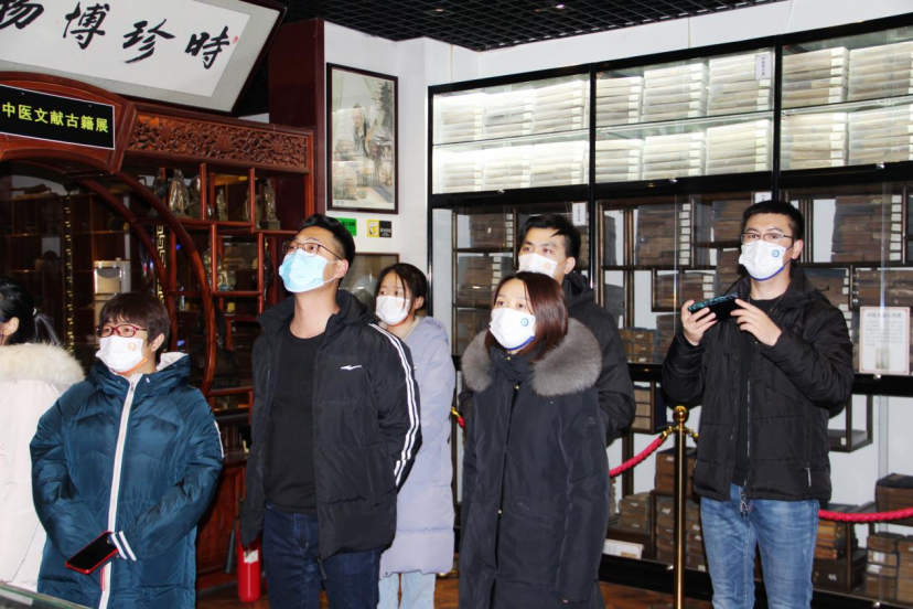 “觀民(mín)間(jiān)中醫(yī)博物(wù)館，探紅(hóng)色革命醫(yī)藥史”主題黨日(rì)活動成功舉行(xíng)！