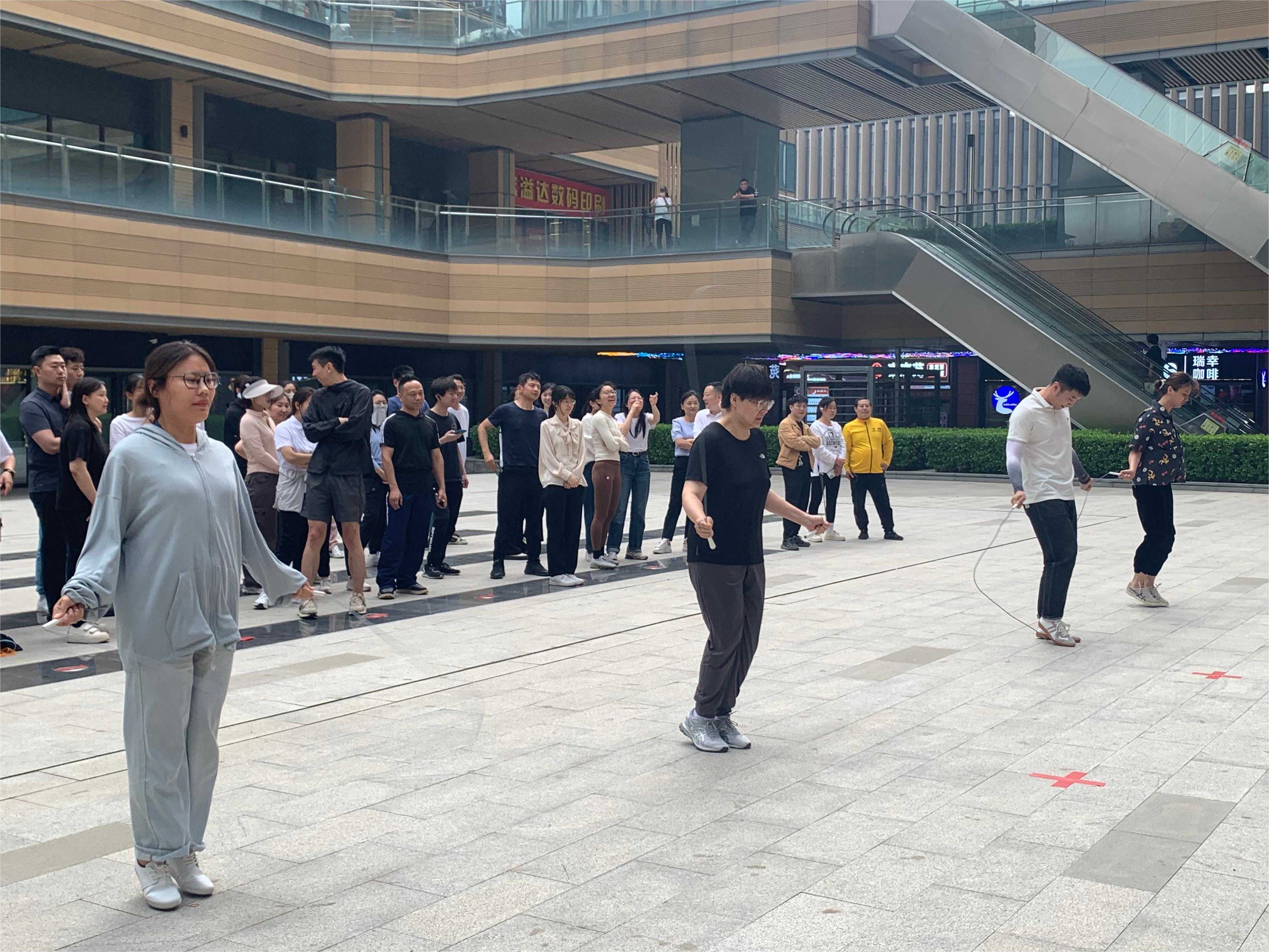 弘揚五四精神,綻放(fàng)青春風(fēng)采 ——康衆集團黨支部積極參與中關村(cūn)豐台科(kē)技(jì)園區(qū)運動會(huì) 弘揚五四精神,綻放(fàng)青春風(fēng)采 ——康衆集團黨支部積極參與中關村(cūn)豐台科(kē)技(jì)園區(qū)運動會(huì)