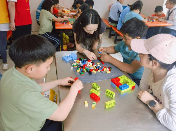 黨建引領聚合力，紅(hóng)色精神潤童心——康衆集團黨支部積極參與中關村(cūn)豐台科(kē)技(jì)園區(qū)黨群捐贈活動