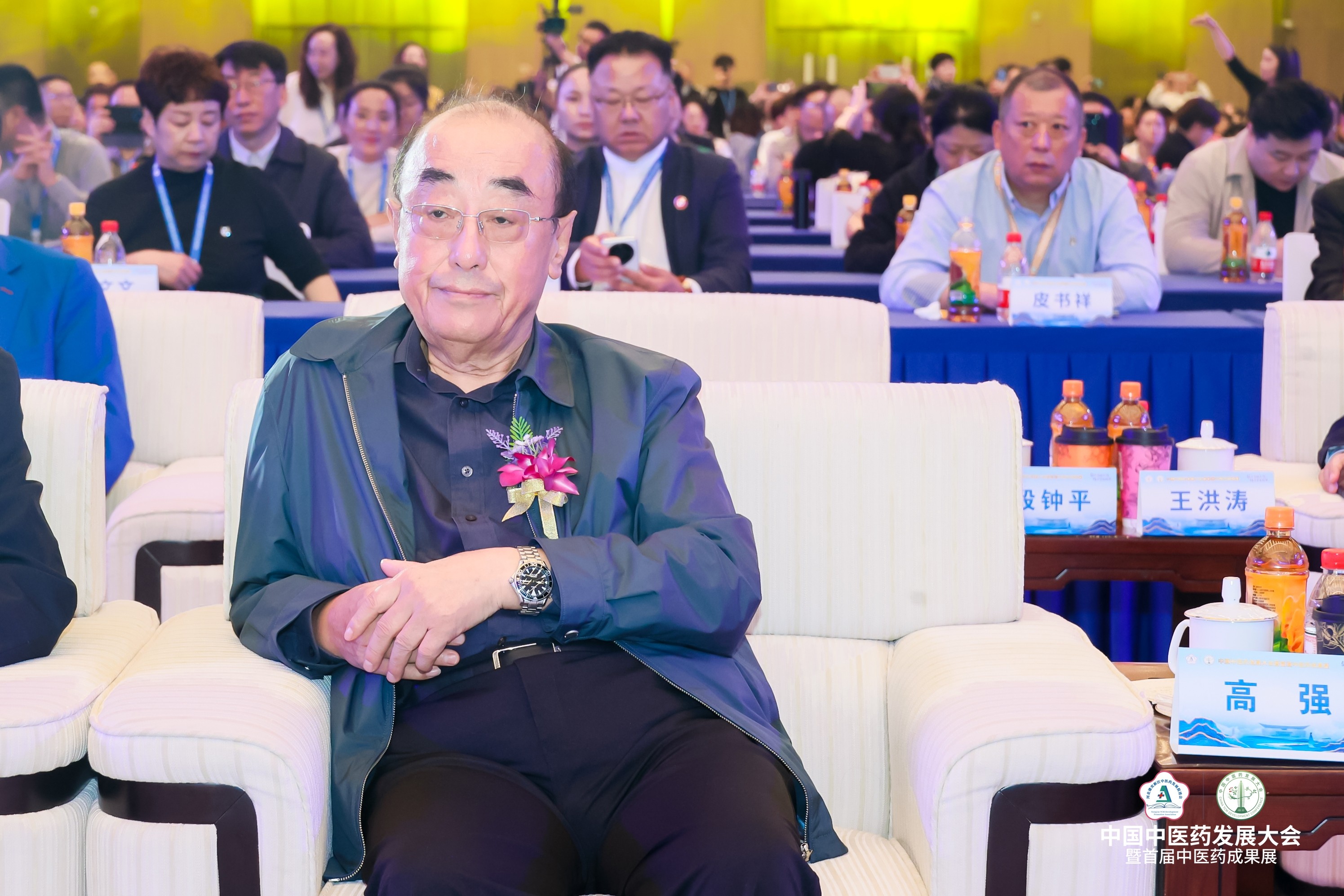 康衆集團與雄促會(huì)達成戰略合作(zuò),正式成為(wèi)副會(huì)長(cháng)單位,攜手助力中醫(yī)藥高(gāo)質量發展! 康衆集團與雄促會(huì)達成戰略合作(zuò),正式成為(wèi)副會(huì)長(cháng)單位,攜手助力中醫(yī)藥高(gāo)質量發展!