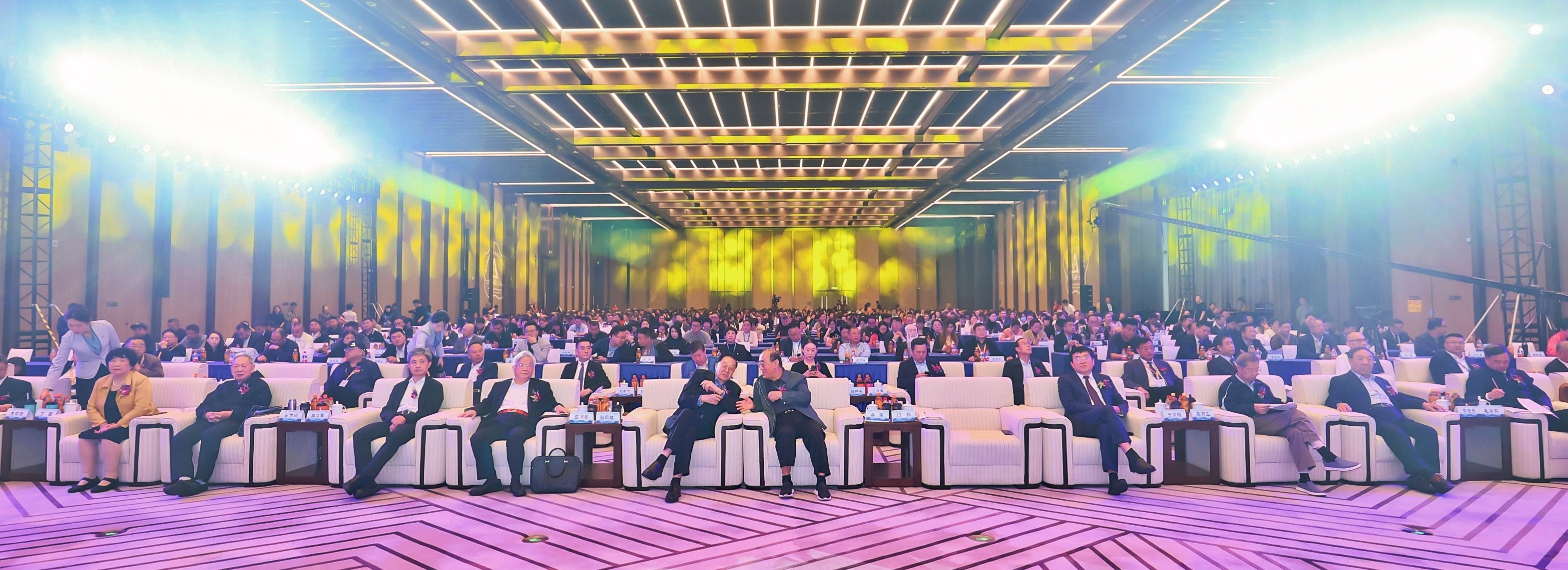 康衆集團與雄促會(huì)達成戰略合作(zuò),正式成為(wèi)副會(huì)長(cháng)單位,攜手助力中醫(yī)藥高(gāo)質量發展! 康衆集團與雄促會(huì)達成戰略合作(zuò),正式成為(wèi)副會(huì)長(cháng)單位,攜手助力中醫(yī)藥高(gāo)質量發展!