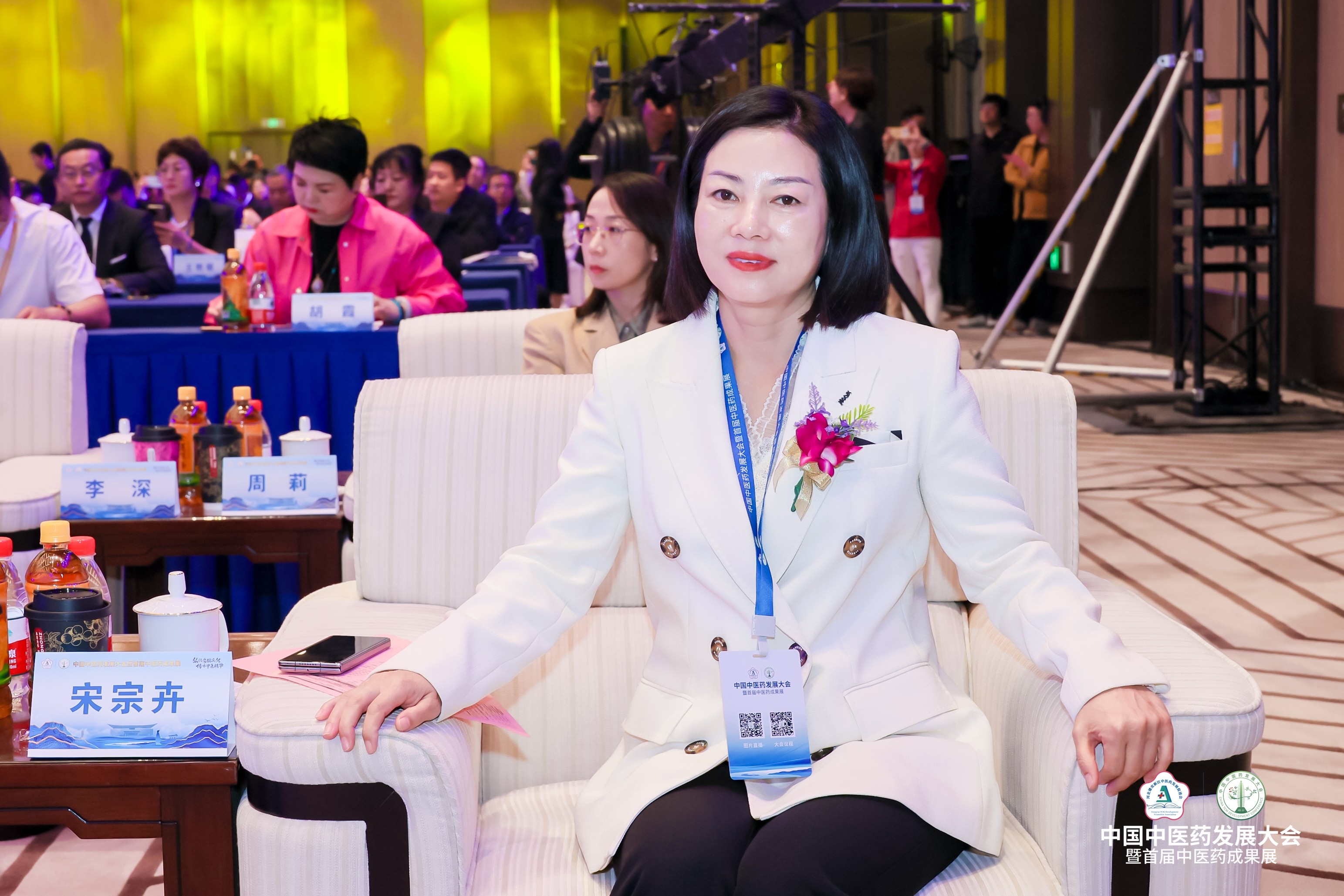 康衆集團與雄促會(huì)達成戰略合作(zuò),正式成為(wèi)副會(huì)長(cháng)單位,攜手助力中醫(yī)藥高(gāo)質量發展! 康衆集團與雄促會(huì)達成戰略合作(zuò),正式成為(wèi)副會(huì)長(cháng)單位,攜手助力中醫(yī)藥高(gāo)質量發展!