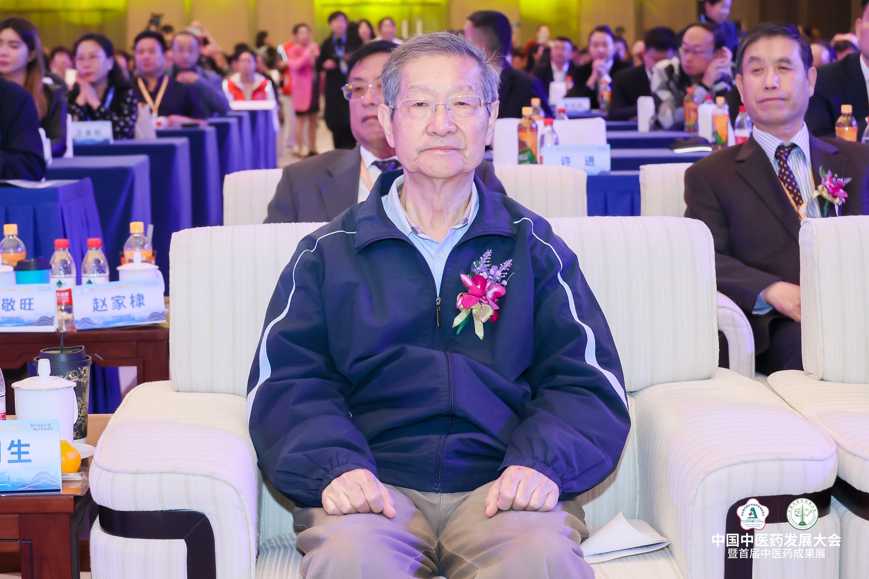 康衆集團與雄促會(huì)達成戰略合作(zuò),正式成為(wèi)副會(huì)長(cháng)單位,攜手助力中醫(yī)藥高(gāo)質量發展! 康衆集團與雄促會(huì)達成戰略合作(zuò),正式成為(wèi)副會(huì)長(cháng)單位,攜手助力中醫(yī)藥高(gāo)質量發展!