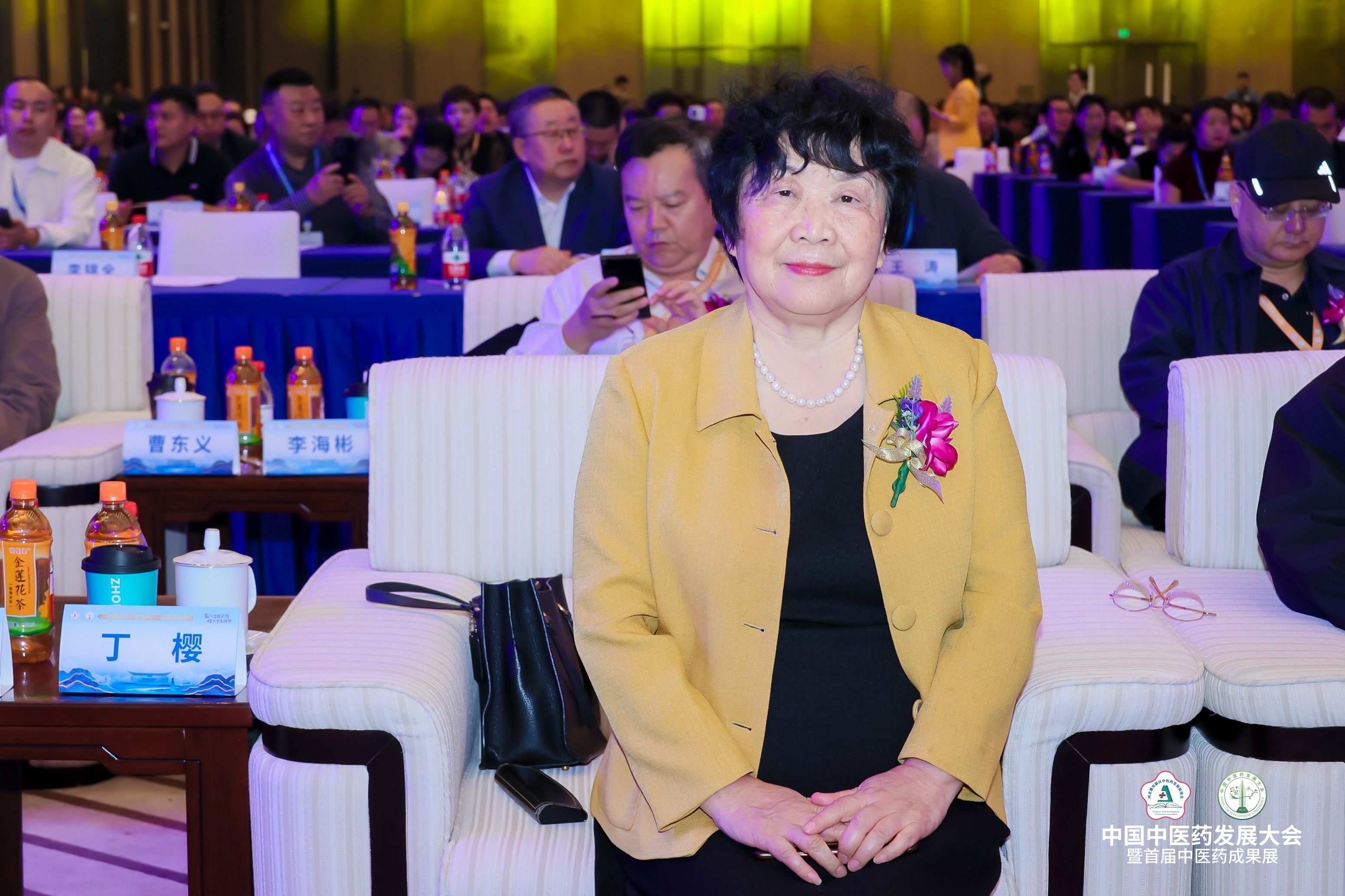 康衆集團與雄促會(huì)達成戰略合作(zuò),正式成為(wèi)副會(huì)長(cháng)單位,攜手助力中醫(yī)藥高(gāo)質量發展! 康衆集團與雄促會(huì)達成戰略合作(zuò),正式成為(wèi)副會(huì)長(cháng)單位,攜手助力中醫(yī)藥高(gāo)質量發展!