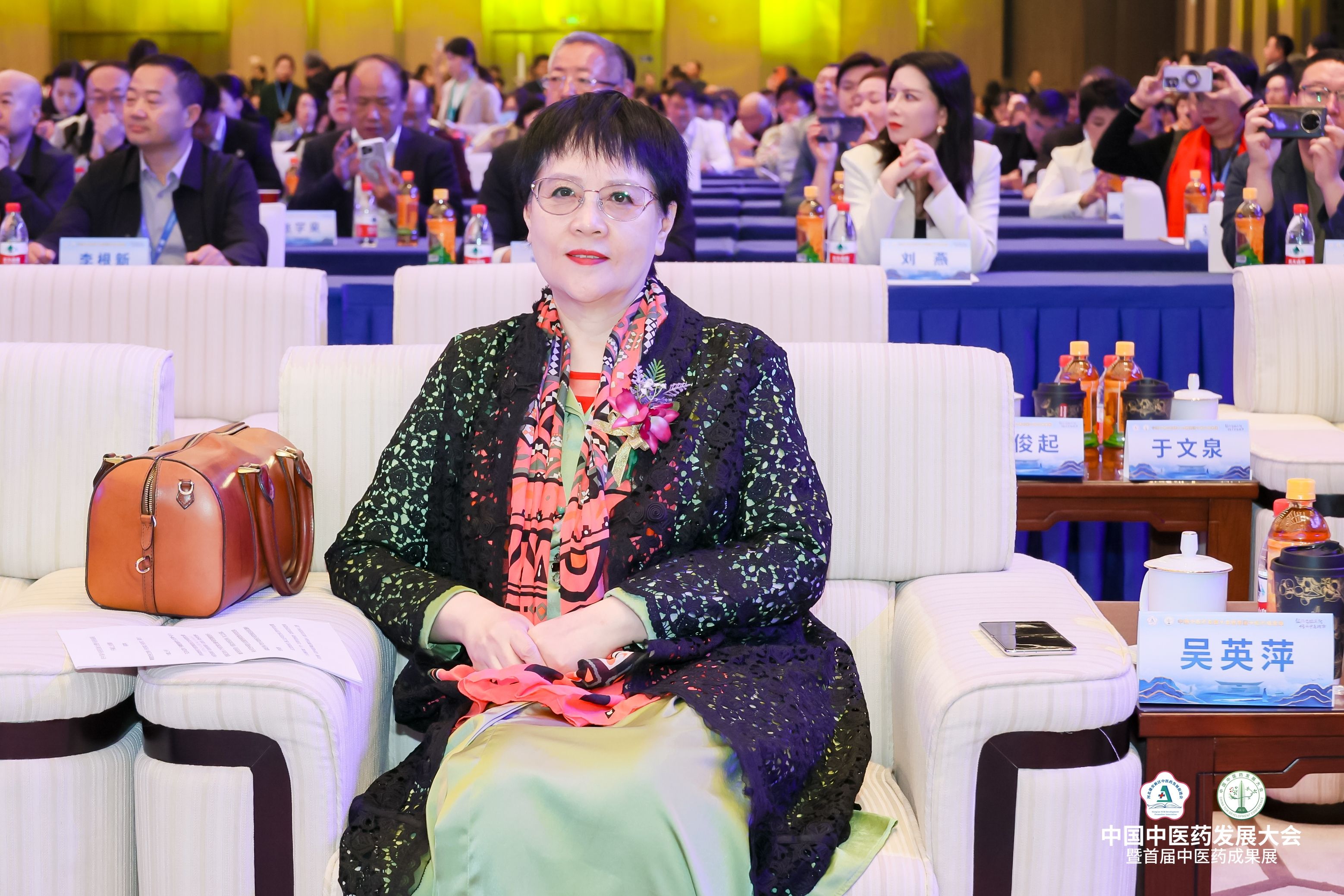 康衆集團與雄促會(huì)達成戰略合作(zuò),正式成為(wèi)副會(huì)長(cháng)單位,攜手助力中醫(yī)藥高(gāo)質量發展! 康衆集團與雄促會(huì)達成戰略合作(zuò),正式成為(wèi)副會(huì)長(cháng)單位,攜手助力中醫(yī)藥高(gāo)質量發展!