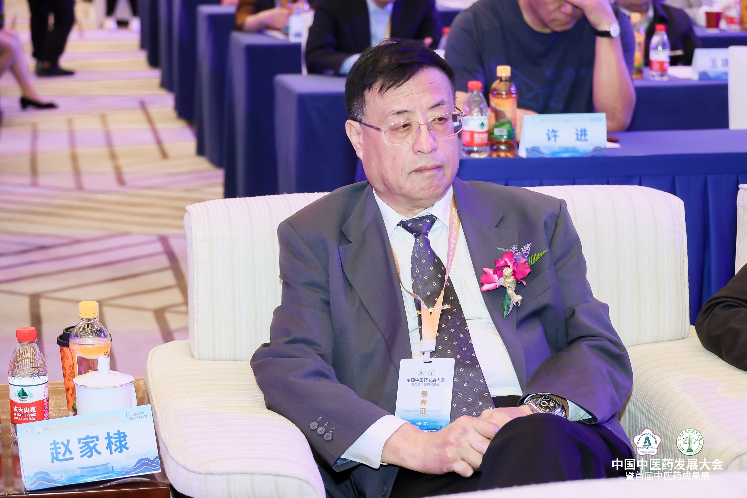 康衆集團與雄促會(huì)達成戰略合作(zuò),正式成為(wèi)副會(huì)長(cháng)單位,攜手助力中醫(yī)藥高(gāo)質量發展! 康衆集團與雄促會(huì)達成戰略合作(zuò),正式成為(wèi)副會(huì)長(cháng)單位,攜手助力中醫(yī)藥高(gāo)質量發展!