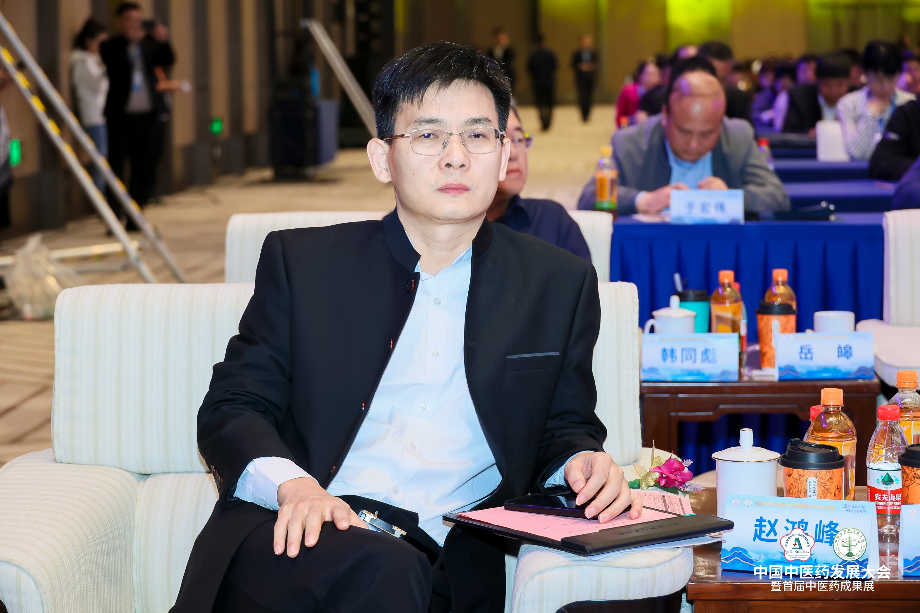 康衆集團與雄促會(huì)達成戰略合作(zuò),正式成為(wèi)副會(huì)長(cháng)單位,攜手助力中醫(yī)藥高(gāo)質量發展! 康衆集團與雄促會(huì)達成戰略合作(zuò),正式成為(wèi)副會(huì)長(cháng)單位,攜手助力中醫(yī)藥高(gāo)質量發展!