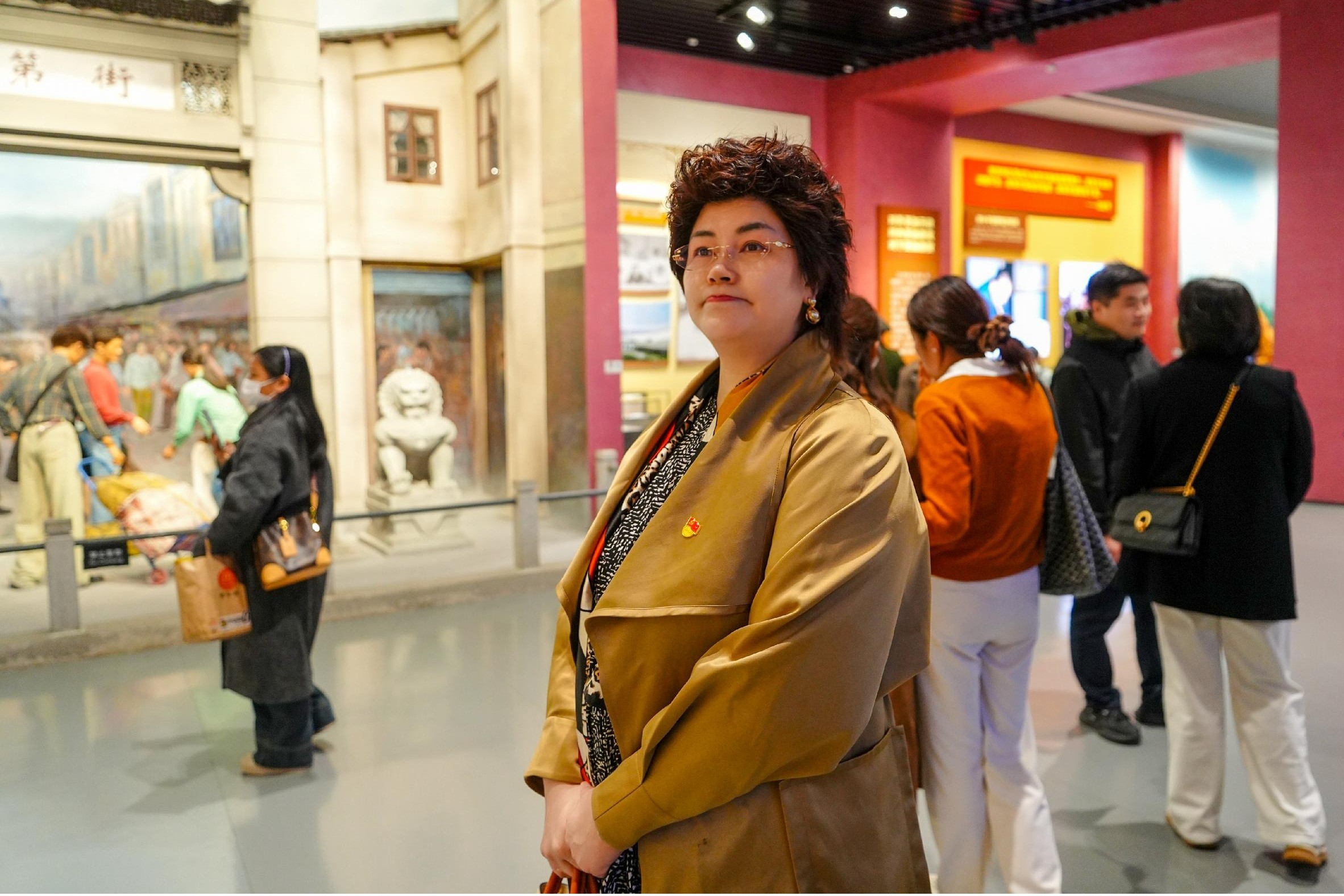 蓮花(huā)峰頂憶改革壯舉,珠江潮頭繪時(shí)代藍(lán)圖——康衆集團黨支部赴深圳開(kāi)展主題黨日(rì)活動 蓮花(huā)峰頂憶改革壯舉,珠江潮頭繪時(shí)代藍(lán)圖——康衆集團黨支部赴深圳開(kāi)展主題黨日(rì)活動